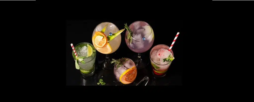 Boissons froides - plusieurs cocktails avec des glaçons - Boissons Yummy Yummy